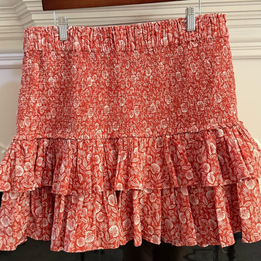 LOFT tiered mini skirt with dual ruffles. Stretch waist and hip. Size XL